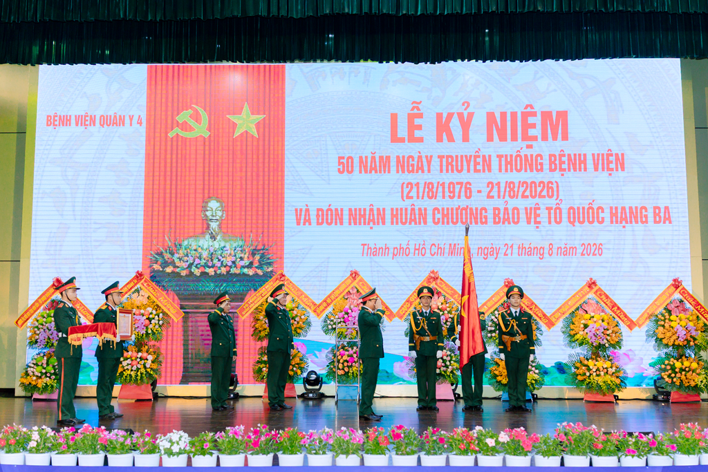 Lễ kỷ niệm 50 năm Bệnh viện Quân y 4 và đón nhận Huân chương Bảo vệ Tổ quốc hạng Ba